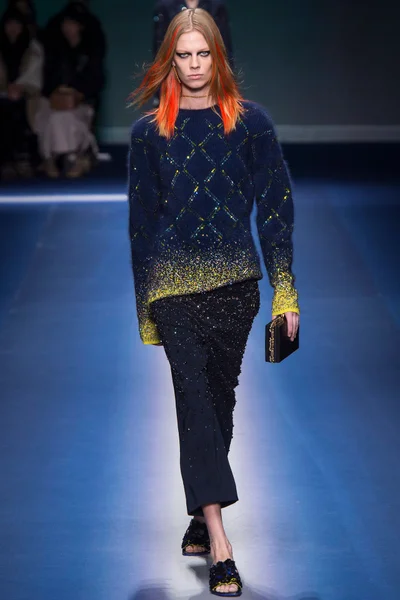 Look 49